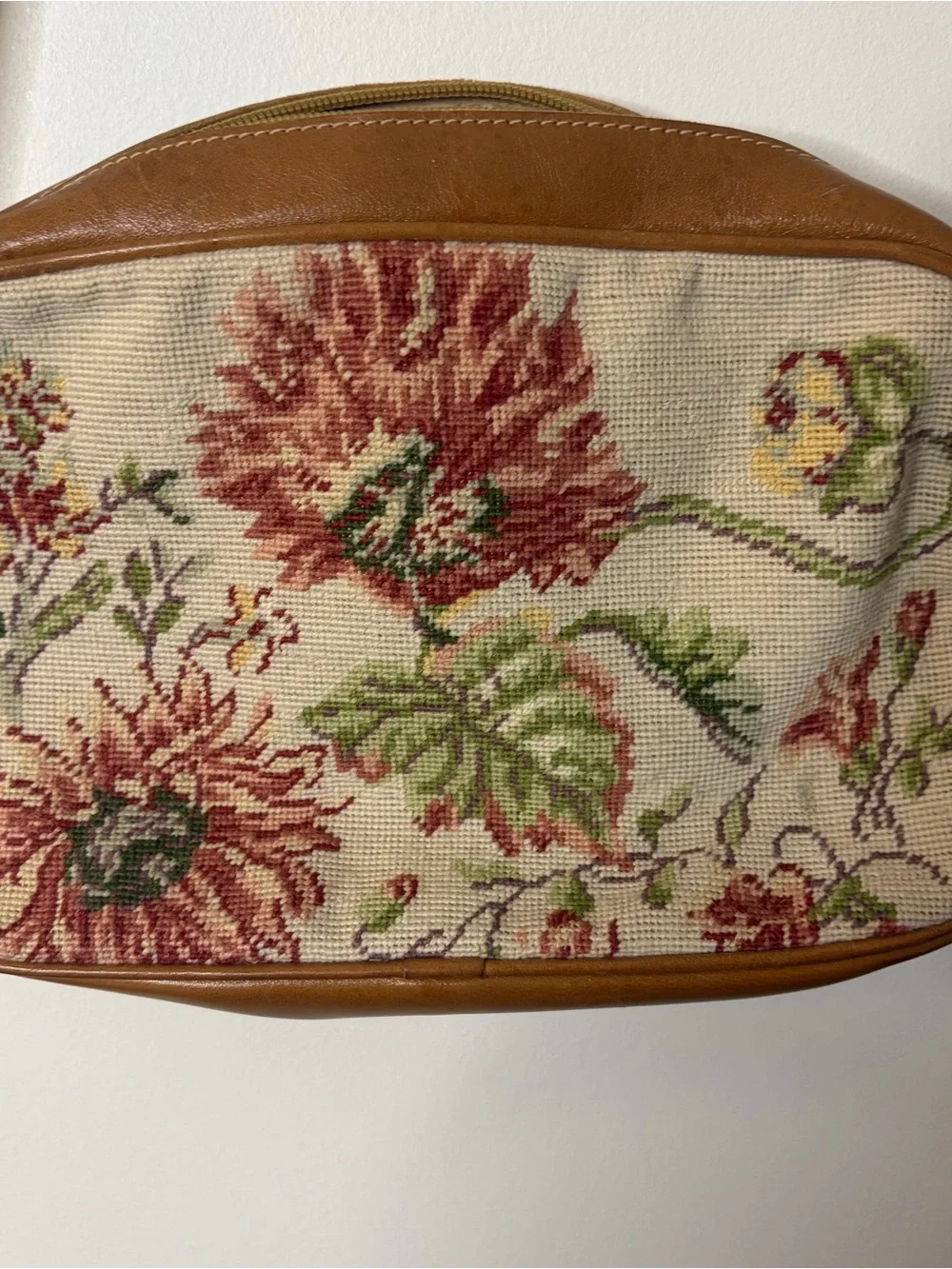 Katha Diddel Leather Shoulder Bag in Warm Chestnut Stitch Detail - Picture 3 of 8